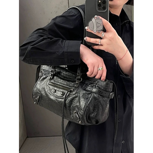 霸王天下08新品復古鉚釘流蘇機車包女2025秋季新款手提單肩腋下包 霸王天下08新品復古鉚釘流蘇機車包女2025秋季新款手提單肩腋下包
