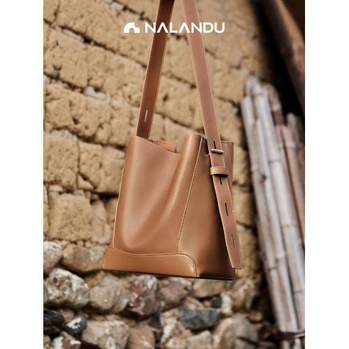 納蘭杜包包女士2026新款大容量水桶包女款斜背通勤真皮托特包女包