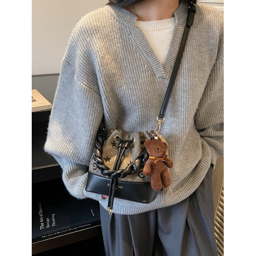 今年流行包包女2025新款時尚高級感洋氣單肩斜後後背包小衆手提水桶包