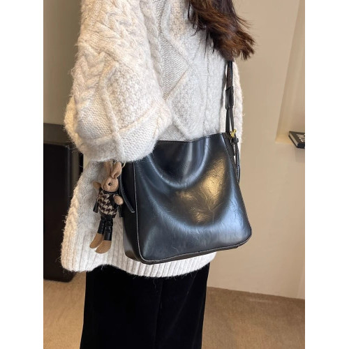 真皮fon&ck寬肩帶斜背水桶包包女士2026新款爆款大容量通勤托特包