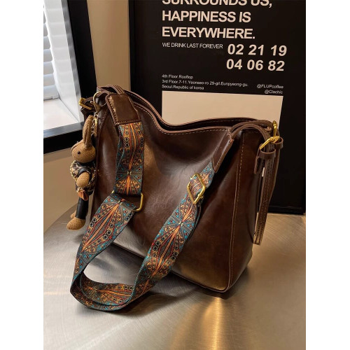 真皮fon&ck寬肩帶斜背水桶包包女士2026新款爆款大容量通勤托特包