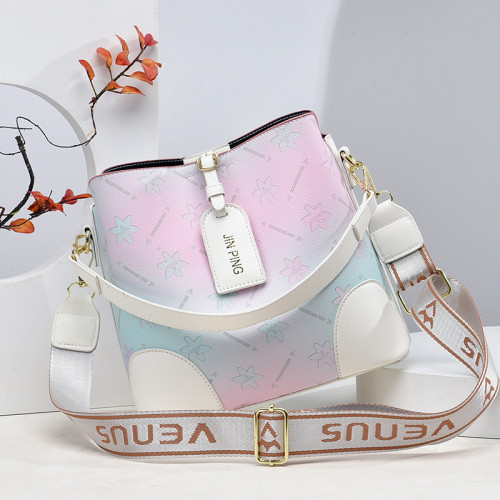 水桶包包女2026新款大容量通勤斜後後背包時尚輕便高級感手提單肩女包