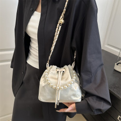 手拎珍珠水桶包女2025夏季新中式刺綉單肩包小衆簡約高級感斜後後背包