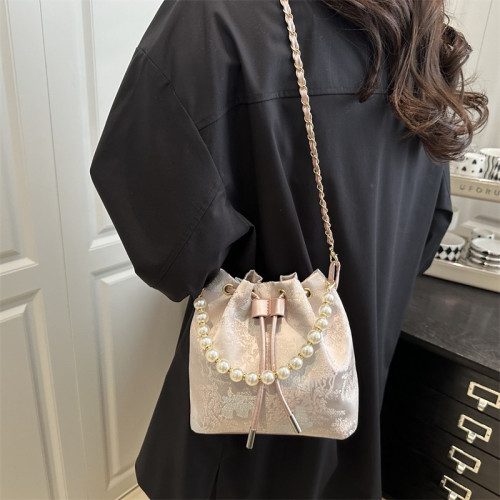 手拎珍珠水桶包女2025夏季新中式刺綉單肩包小衆簡約高級感斜後後背包 手拎珍珠水桶包女2025夏季新中式刺綉單肩包小衆簡約高級感斜後後背包