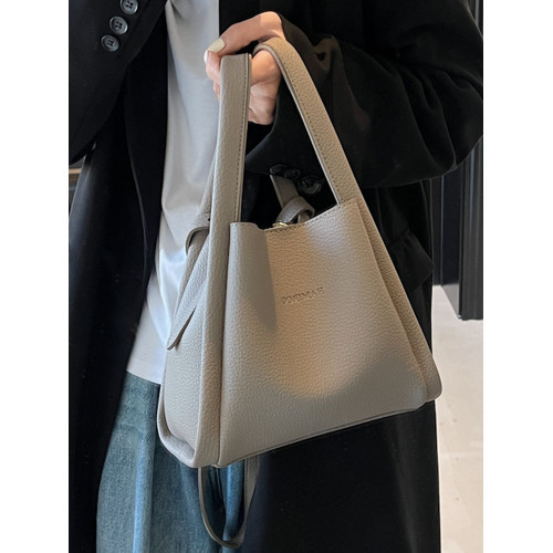 手拎時尚休閒水桶包2025春季新款韓版潮流百搭單肩包高級感斜後後背包