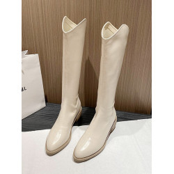 米白色騎士靴2026新款美拉德高跟V口尖頭高筒長靴小個子長筒靴女