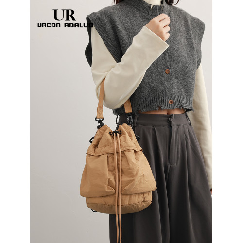 UR簡約抽繩水桶包女2025夏季新款尼龍布輕便手提包百搭單肩斜後後背包 UR簡約抽繩水桶包女2025夏季新款尼龍布輕便手提包百搭單肩斜後後背包