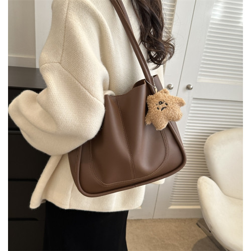 復古時尚包包女士2023新款大容量通勤水桶包高級感休閒百搭單肩包