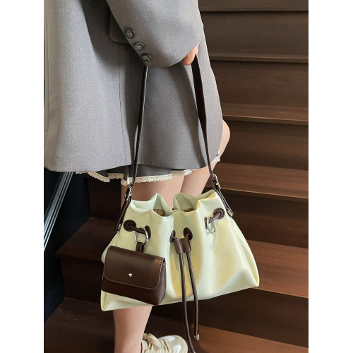 小衆設計時尚百搭束口通勤水桶包包女式2025新款簡約高級感腋下包