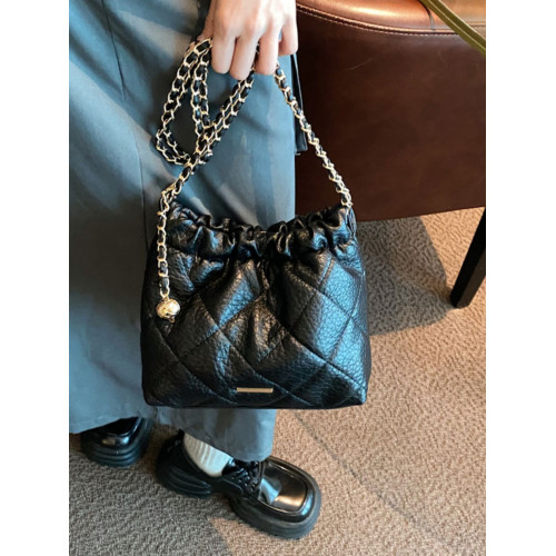 高級感菱格包包女2026新款時尚鏈條斜背水桶包小衆質感單肩通勤包