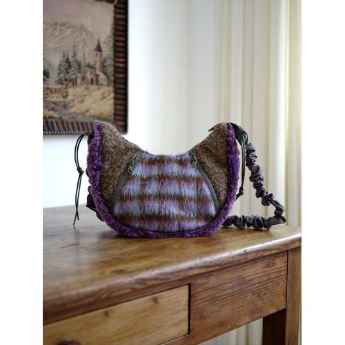 housedesign原創2025秋冬新款單肩腋下月牙包毛絨毛呢斜背毛毛包