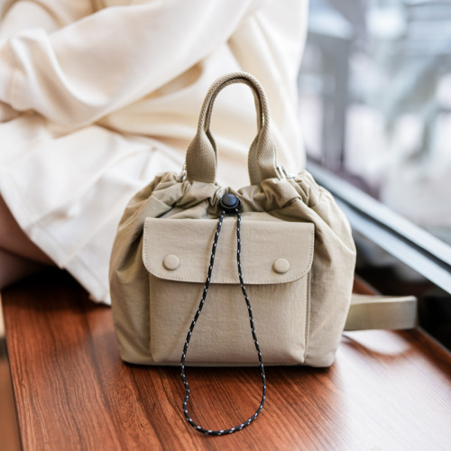 包包高質感新款水桶包韓版尼龍布小包時尚百搭休閒抽繩手提斜後後背包