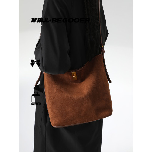 BEGOOER復古絨面通勤水桶包女2026春夏新款氣質大容量單肩斜後後背包