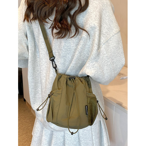 韓版休閒新款小衆單肩包斜後後背包小布包手機包女休閒百搭迷你小桶包