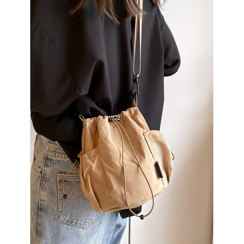 韓版休閒新款小衆單肩包斜後後背包小布包手機包女休閒百搭迷你小桶包