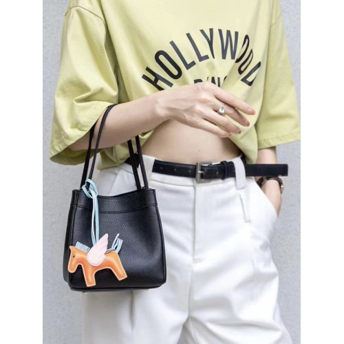 包包女2026新款水桶包頭層牛皮小菜籃子真皮單肩翅膀斜後後背包手拎包