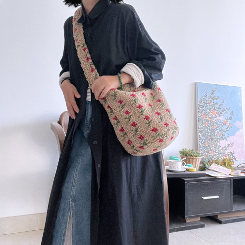 秋冬百搭毛毛包復古鬱金香提花搖粒絨單肩包斜後後背包高級感水桶包 秋冬百搭毛毛包復古鬱金香提花搖粒絨單肩包斜後後背包高級感水桶包