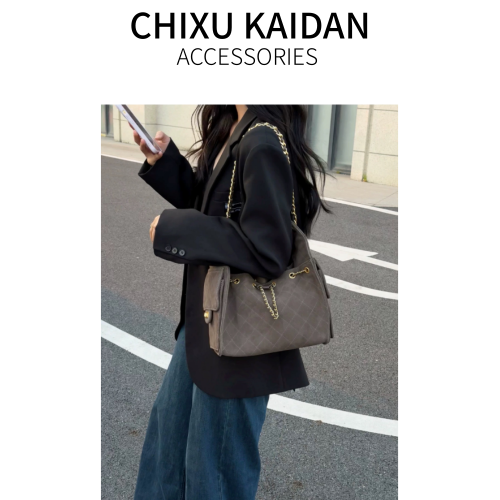 小香風抽繩水桶包秋冬新款麂皮hobo腋下包菱格鏈條托特包單肩女包 小香風抽繩水桶包秋冬新款麂皮hobo腋下包菱格鏈條托特包單肩女包