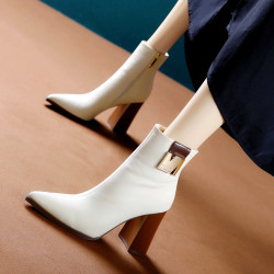 春大東真皮時裝靴女英倫氣質尖頭粗跟短靴冬季拼色加絨百搭馬丁靴