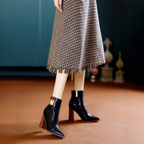 春大東真皮時裝靴女英倫氣質尖頭粗跟短靴冬季拼色加絨百搭馬丁靴