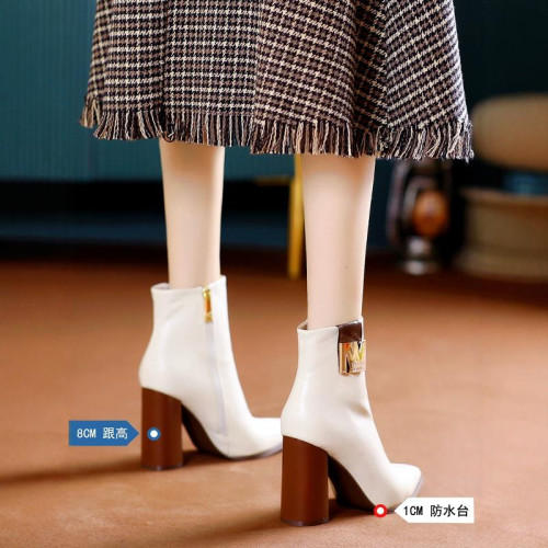 春大東真皮時裝靴女英倫氣質尖頭粗跟短靴冬季拼色加絨百搭馬丁靴