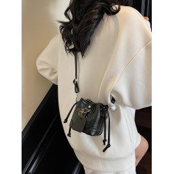 小衆斜背小包包上班小拎包女2025新款百搭迷你抽繩水桶包潮單肩包