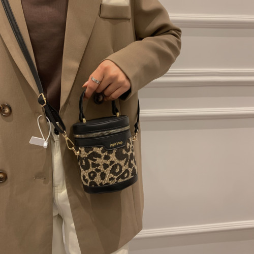 高級感小包包女2025新款ins質感小衆手提包女夏季迷你斜背水桶包 高級感小包包女2025新款ins質感小衆手提包女夏季迷你斜背水桶包