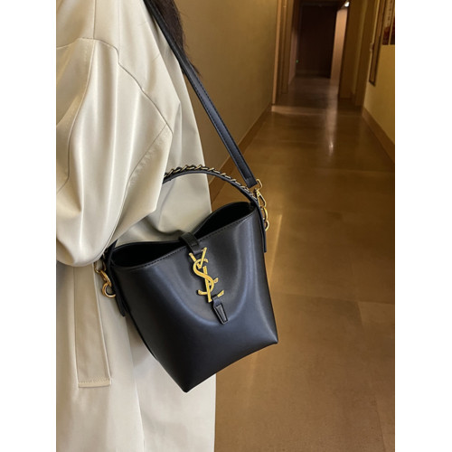 今年流行包包女手提輕奢水桶包2026夏季新款高級感小衆單肩斜後後背包