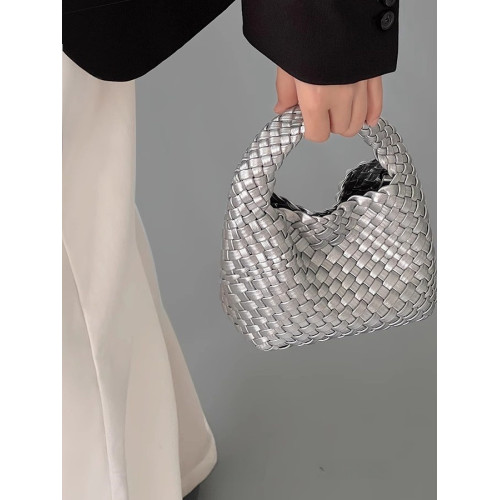 手工編織水桶包手拎小包包2025新款百搭洋氣純色高級感迷你斜後後背包