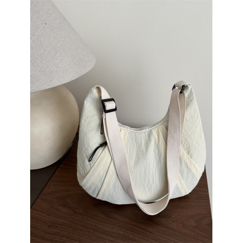 夏季女包2025新款潮休閒大容量通勤餃子包包女時尚簡約單肩斜後後背包