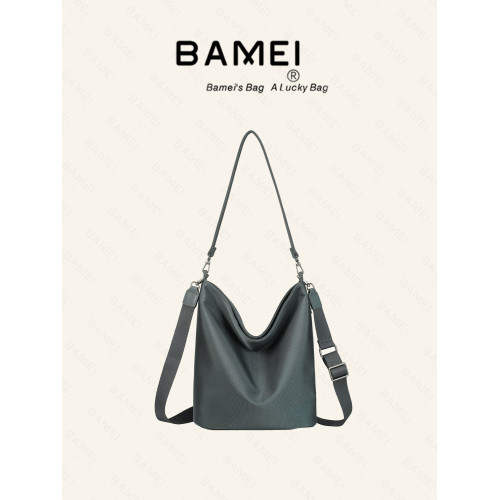 八妹25158高顔值防水百搭水松底通勤休閒運動水桶包女單肩斜後後背包