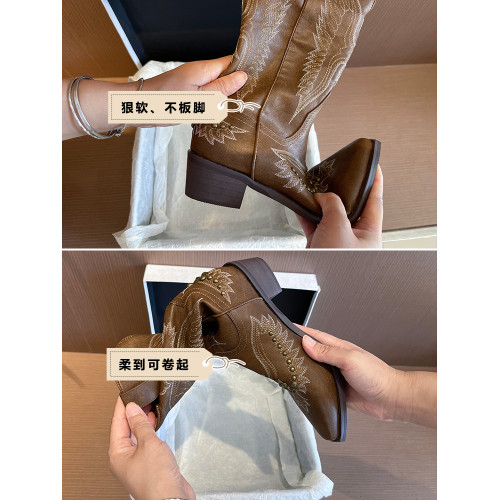 鉚釘西部牛仔靴女2026冬季復古刺綉v口尖頭棕色長筒靴粗跟騎士靴