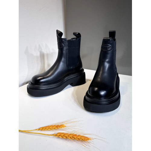 胎牛皮馬丁靴厚底菸筒靴女2026秋冬新款舒適真皮防滑增高加絨短靴