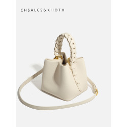 【三川田】奶昔粉菜籃子手提包高級感真皮編織水桶包斜背2026新款