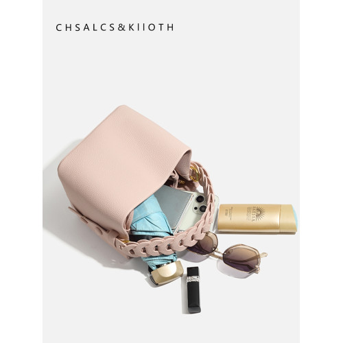 【三川田】奶昔粉菜籃子手提包高級感真皮編織水桶包斜背2026新款 【三川田】奶昔粉菜籃子手提包高級感真皮編織水桶包斜背2026新款