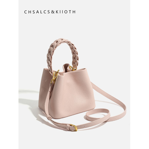 【三川田】奶昔粉菜籃子手提包高級感真皮編織水桶包斜背2026新款 【三川田】奶昔粉菜籃子手提包高級感真皮編織水桶包斜背2026新款