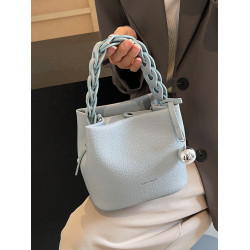 今年流行爆款包包女2026新款秋冬百搭單肩斜後後背包設計感手提水桶包