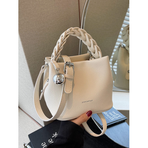 今年流行爆款包包女2026新款秋冬百搭單肩斜後後背包設計感手提水桶包