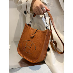 h家伊芙琳高品質軟皮鏤空水桶包女士復古質感百搭單肩斜背通勤