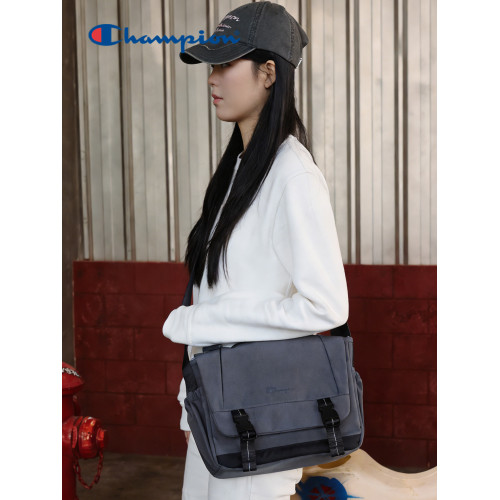 champion冠軍新款大號通勤繙蓋郵差包電腦包男女單肩斜後後背包春夏