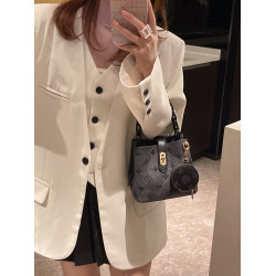 MYFSNH輕奢小衆壓花手提包女百搭通勤單肩斜後後背包高級感百搭水桶包