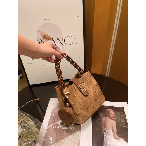 MYFSNH輕奢小衆壓花手提包女百搭通勤單肩斜後後背包高級感百搭水桶包