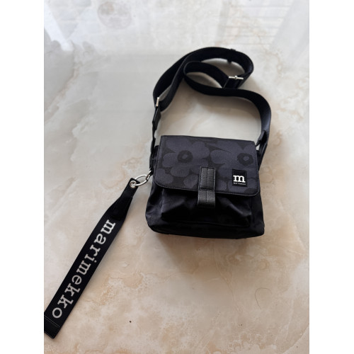 芬蘭小衆marme男女斜後後背包單肩休閒旅行登上戶外尼龍