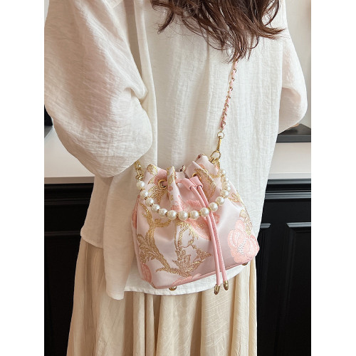 手拎珍珠水桶包女2025夏季新中式刺綉單肩包小衆簡約高級感斜後後背包