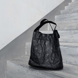 浮木兮/暗黑風牛皮紙褶皺水桶包大容量實用斜後後背包水桶包