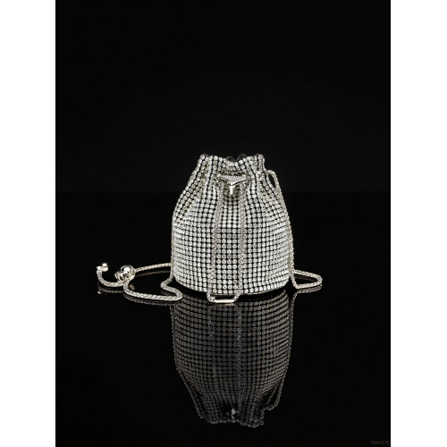 夜玥2026新款高級感精緻小衆閃亮水鑽迷你水桶包包女士名媛晚宴包 夜玥2026新款高級感精緻小衆閃亮水鑽迷你水桶包包女士名媛晚宴包