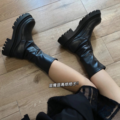 厚底高級感炸街小短靴女2026年新款網紅爆款秋冬小個子顯高瘦瘦靴