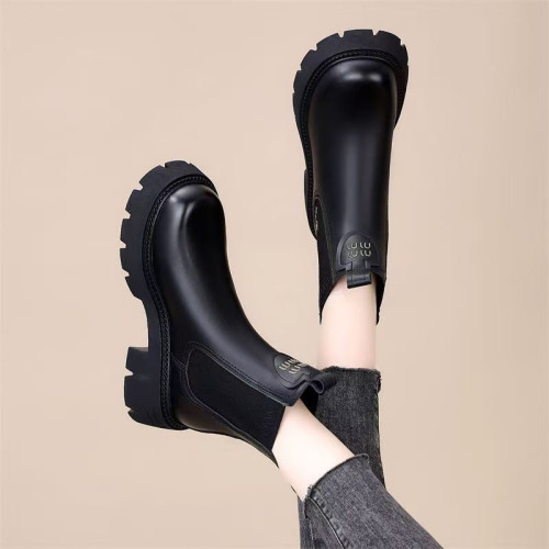 網紅爆款菸筒靴女2025年秋冬新款英倫風切爾西松緊加絨顯瘦馬丁靴