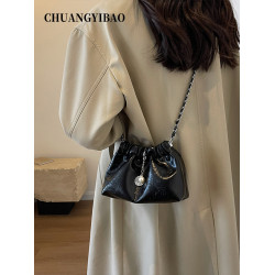 銀色超火爆款迷你小包包女2025新款小衆設計高級感鏈條斜背水桶包