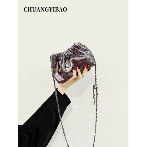 銀色超火爆款迷你小包包女2025新款小衆設計高級感鏈條斜背水桶包